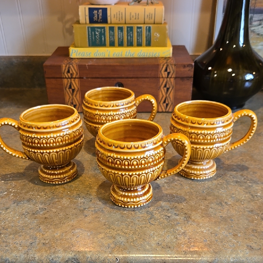 Vintage Royal Sealy Stone Kraft Gold Cups Set of 4